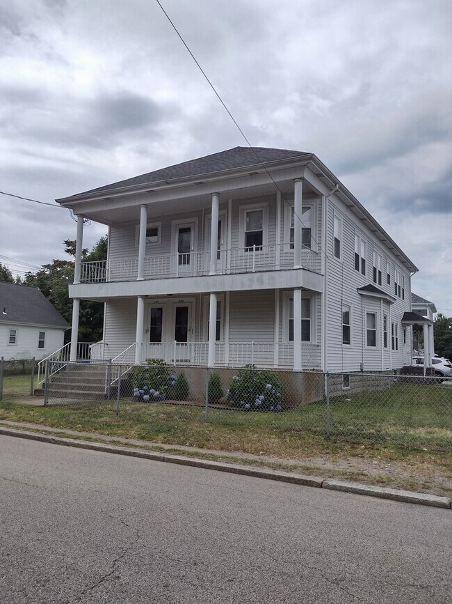 Foto del edificio - Pawtucket/Darlington – Large Two Bed - $1,450