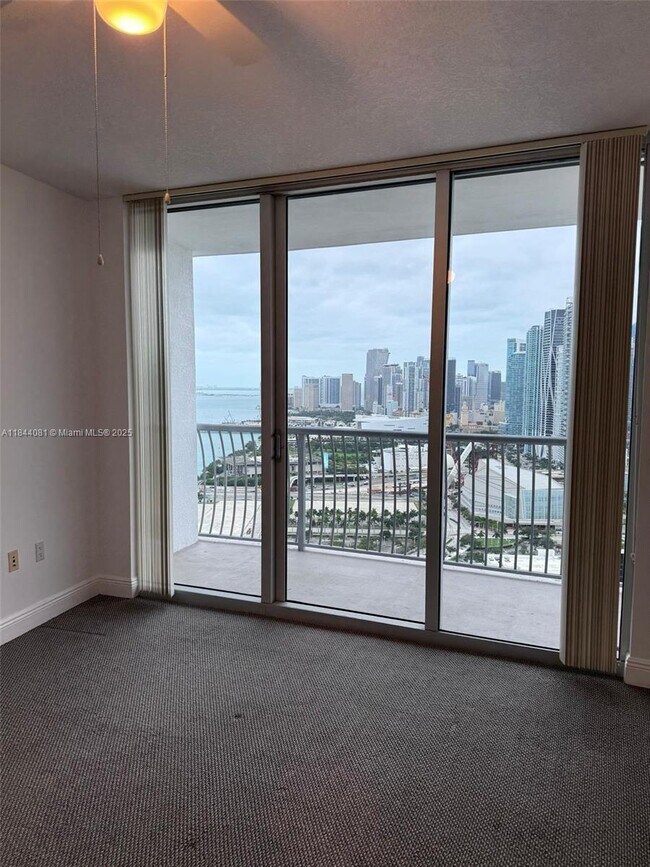 Building Photo - 1750 N Bayshore Dr