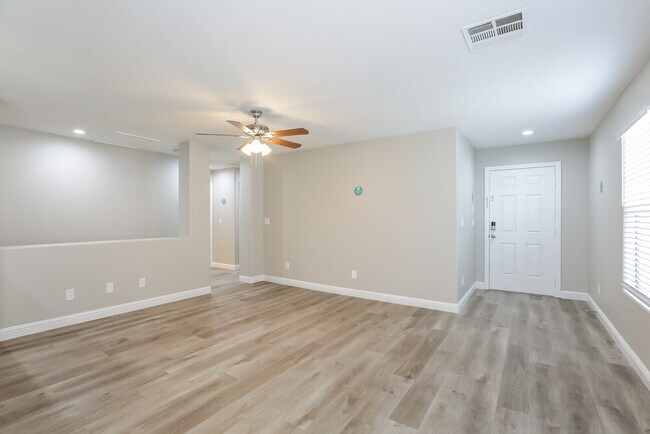 Building Photo - 11738 Magliana St