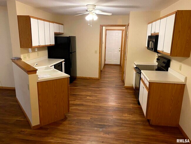 Foto del edificio - 3804 Creek Hill Dr