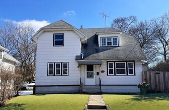 Building Photo - 285 Bowmanville St