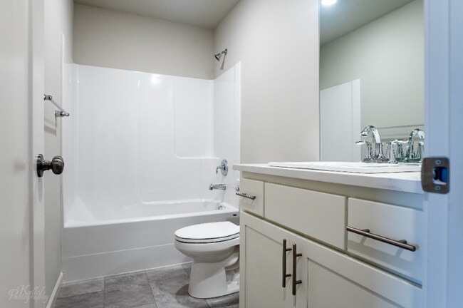 Building Photo - 4253 SE Sweetgum Ln