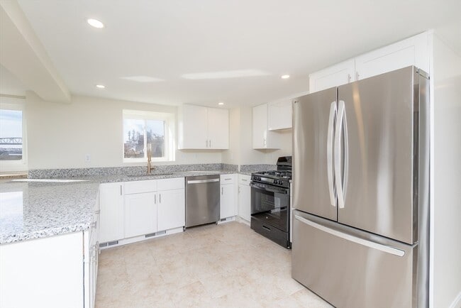 Building Photo - 53 St Germain St