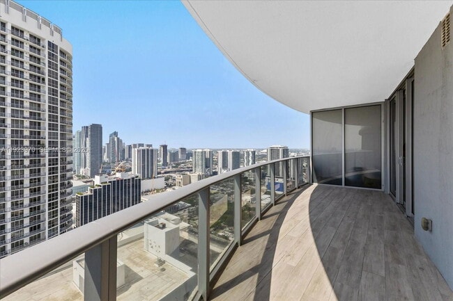 Foto del edificio - 488 NE 18th St