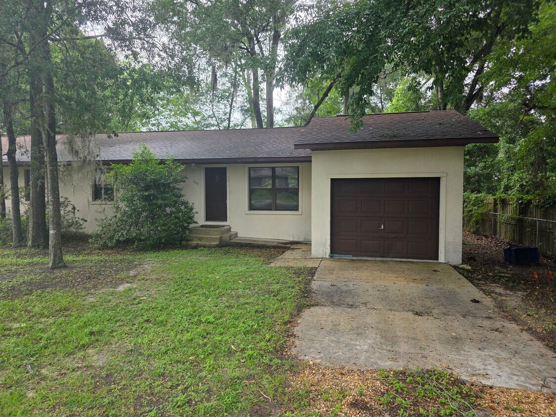 Foto principal - 660 SW Cardinal Dr