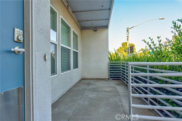 Building Photo - 369 E Memory Ln