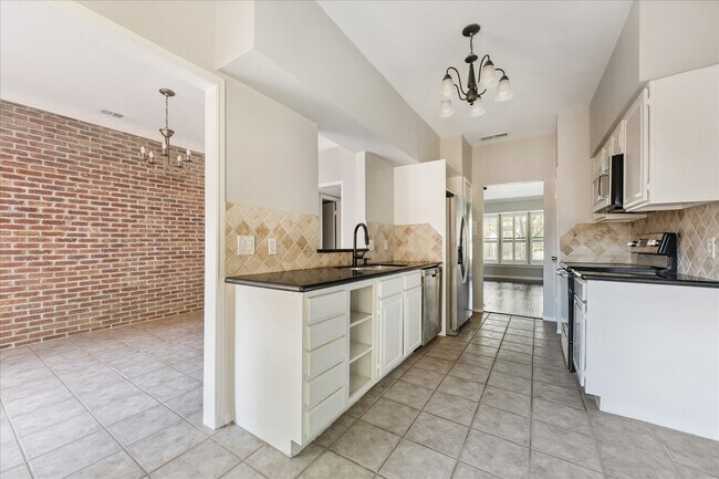 Foto del edificio - 3809 Wakeforest St
