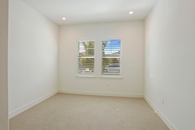 Building Photo - 1839 Snowflower Pl