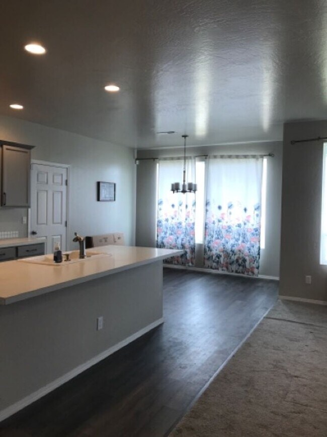 Building Photo - 788 Pronghorn Dr