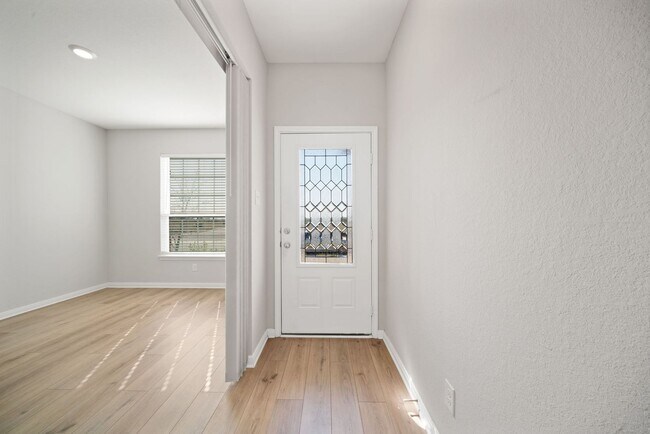 Foto del edificio - 6515 Thorpe Holw