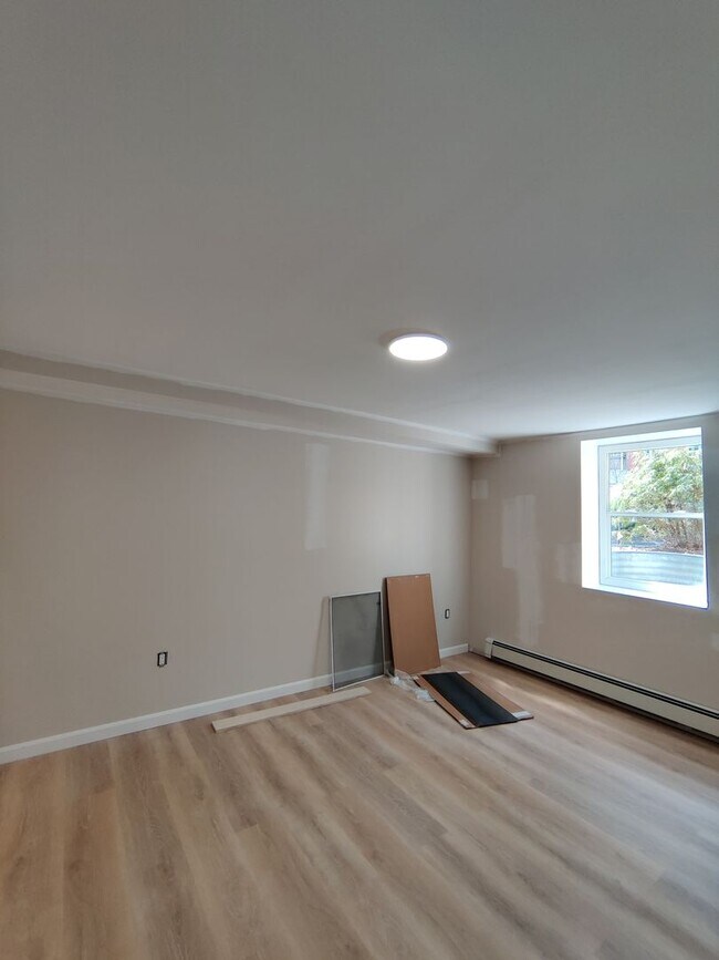 Foto del edificio - Brand New Unit in Brookline. Coolidge Corner Area. Heat, Hot Water Included. Laundry, Parking. Pr...