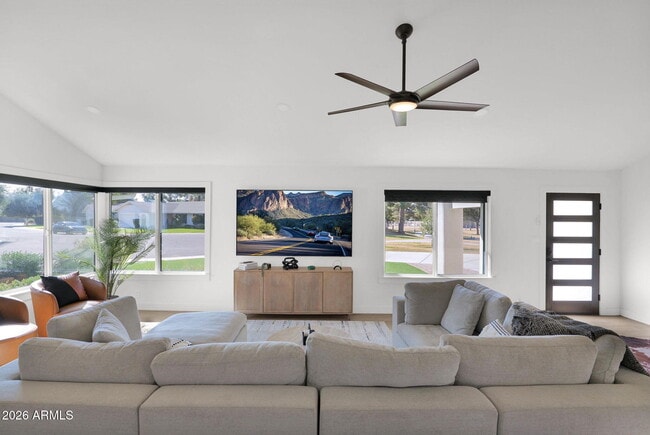 Foto del edificio - 7629 N Vía De Los Ninos