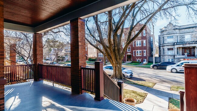 front porch - 1110 S Oak Park Ave