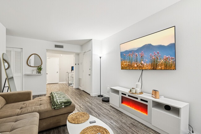 Foto del edificio - Luna At Hollywood