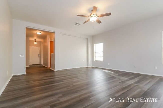 Foto del edificio - 17136 W Desert Ln