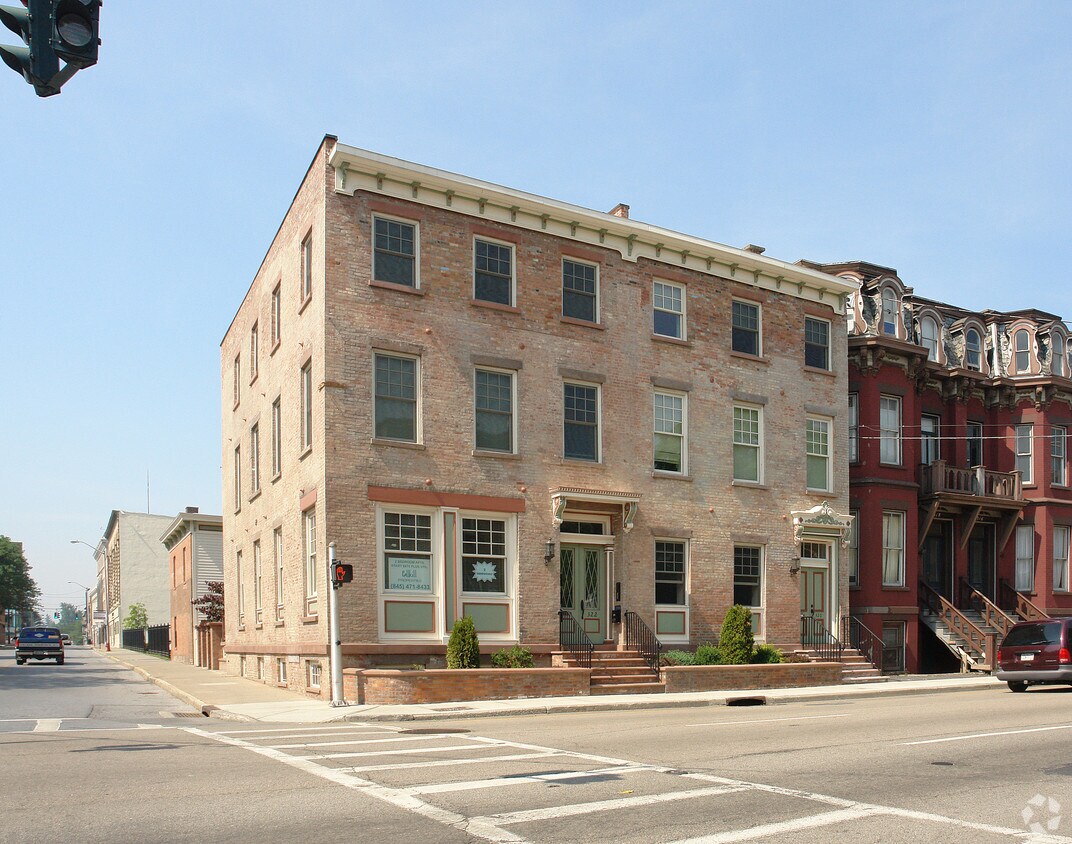 Primary Photo - 320 Mill St