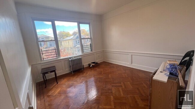 Foto del edificio - GUT RENOVATED  SUNNY 2 BEDROOMS EAST 45 ST...
