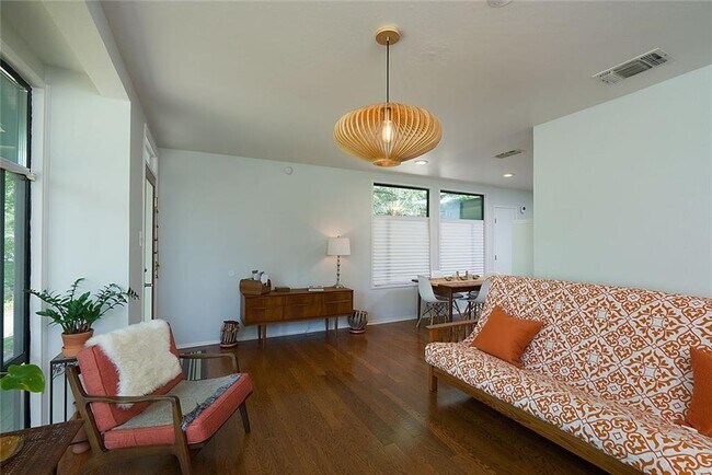 Foto del edificio - 1502 Corona Dr