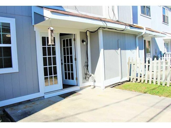 Building Photo - 4210 Paradis Ln