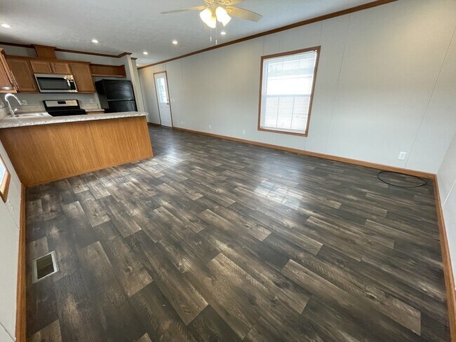 Foto del edificio - 38031 Leverette Ave