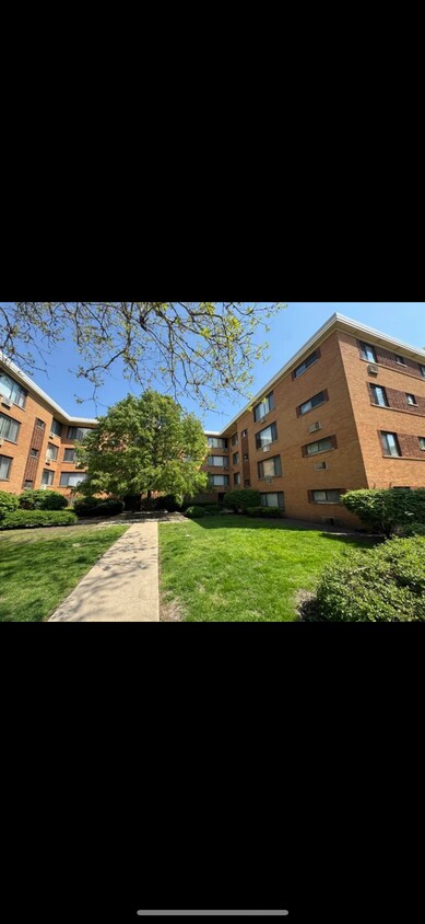 Foto principal - 2704 W Lunt Ave