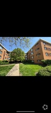 Building Photo - 2704 W Lunt Ave