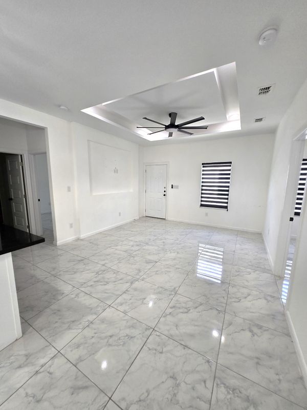 Foto del edificio - 1006 N Woodson Ave