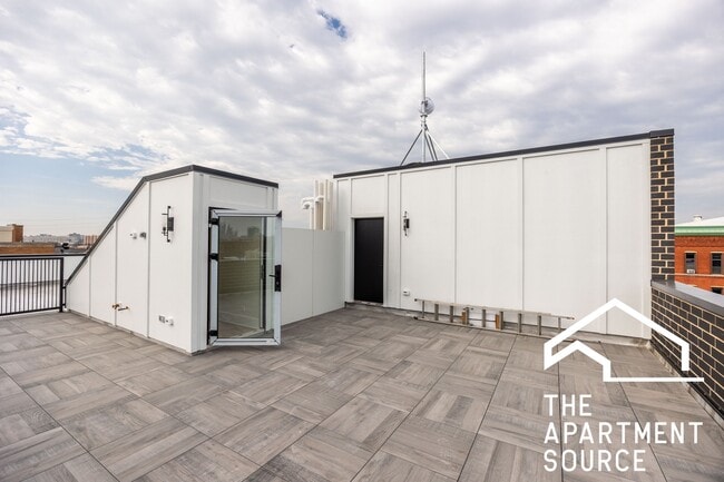 Building Photo - 1620 W Grand Ave