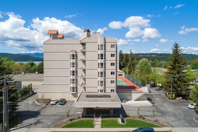 Foto del edificio - Beautiful Downtown Coeur d' Alene Condo  w/ Amazing Views!
