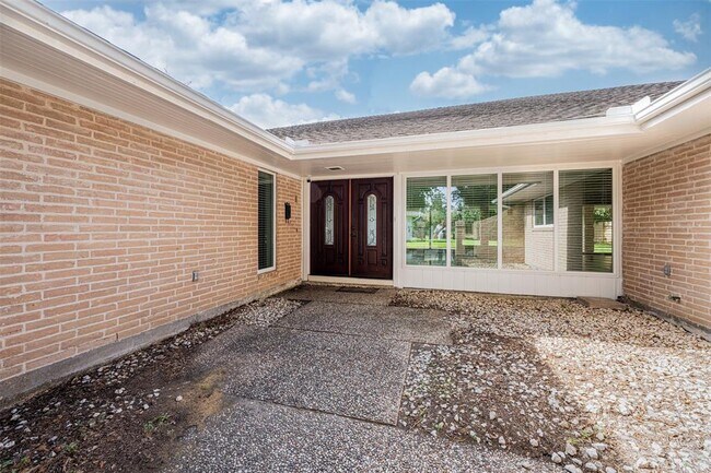 Building Photo - 5111 S Braeswood Blvd