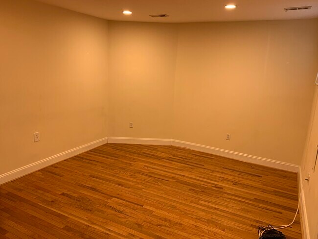 Living Room - 750 Quebec Plz NW