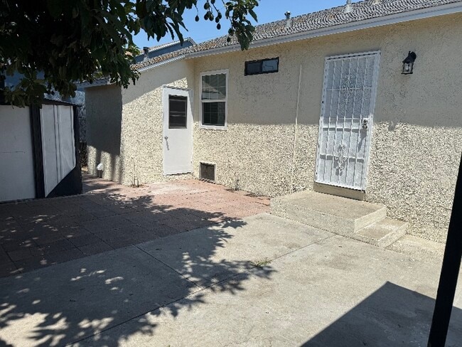 Building Photo - 9936 Rosecrans Ave