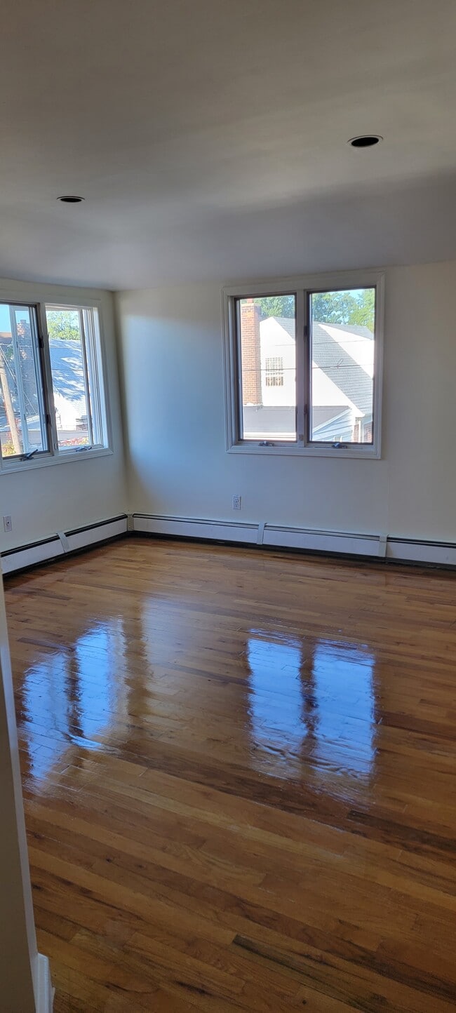 1st bedroom - 7667 174th St