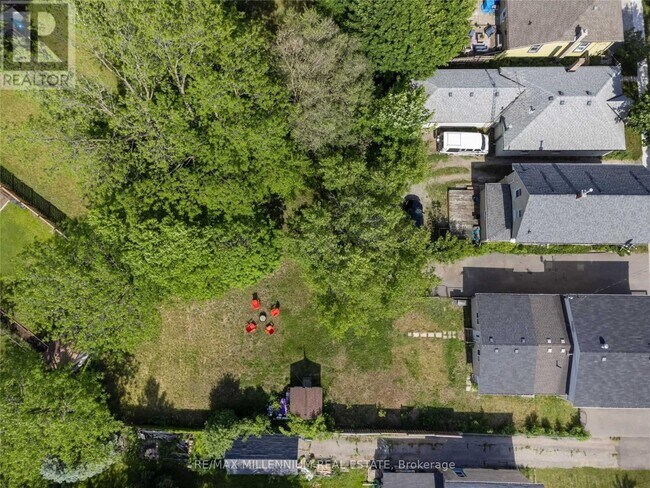 Building Photo - 225 Grand River Ave