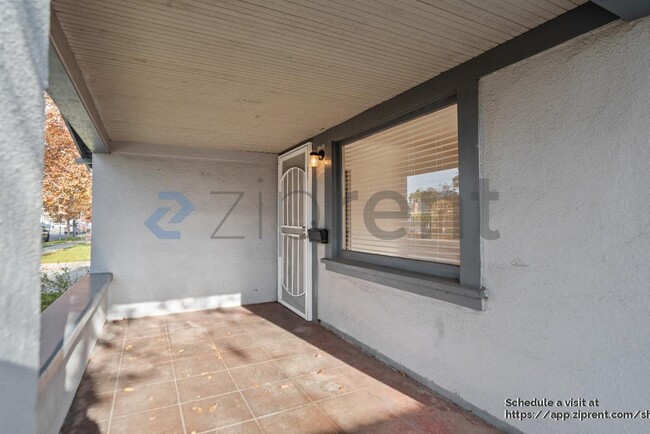 Building Photo - Unit