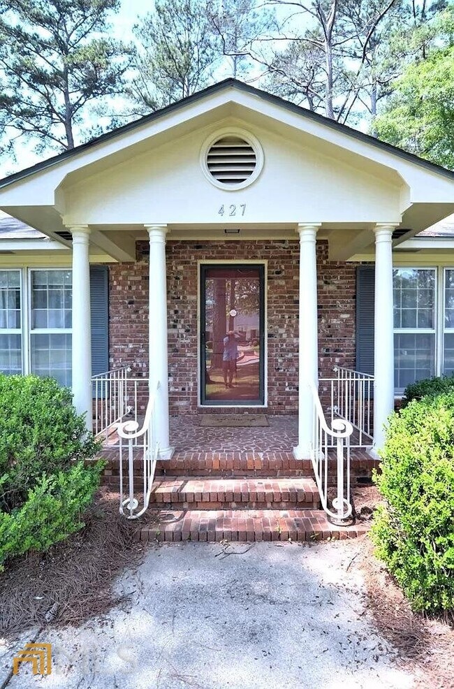 Building Photo - 427 Meadowlark Dr