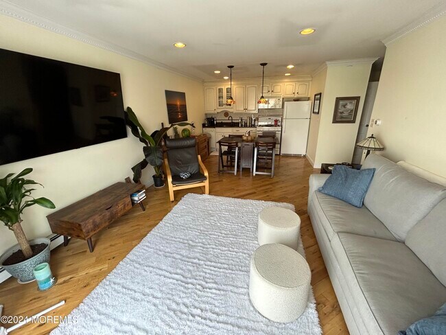 Building Photo - 709 Ocean Ave