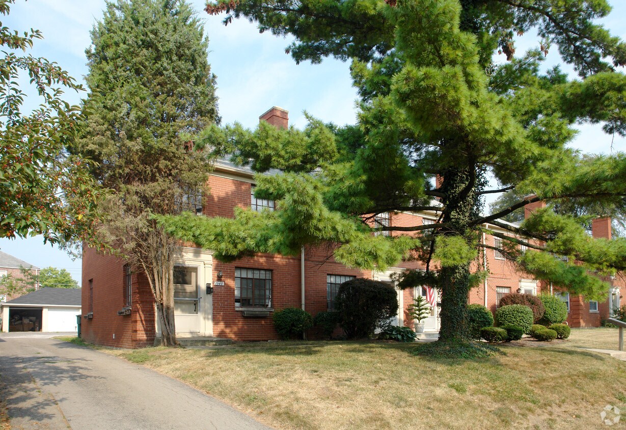 Building Photo - 1549-1555 Northwest Blvd