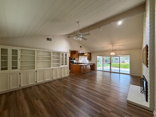 Building Photo - 1428 W Calimyrna Ave