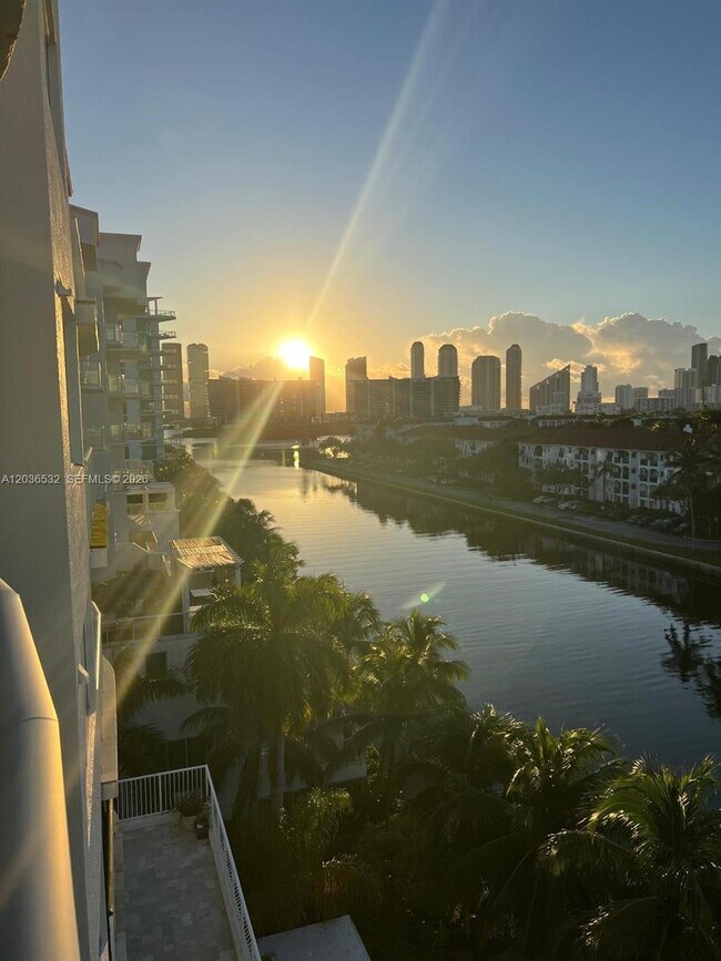 Foto del edificio - 3000 NE 188th St