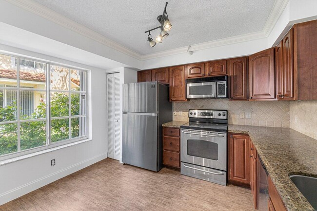 Building Photo - 111 Yacht Club Way