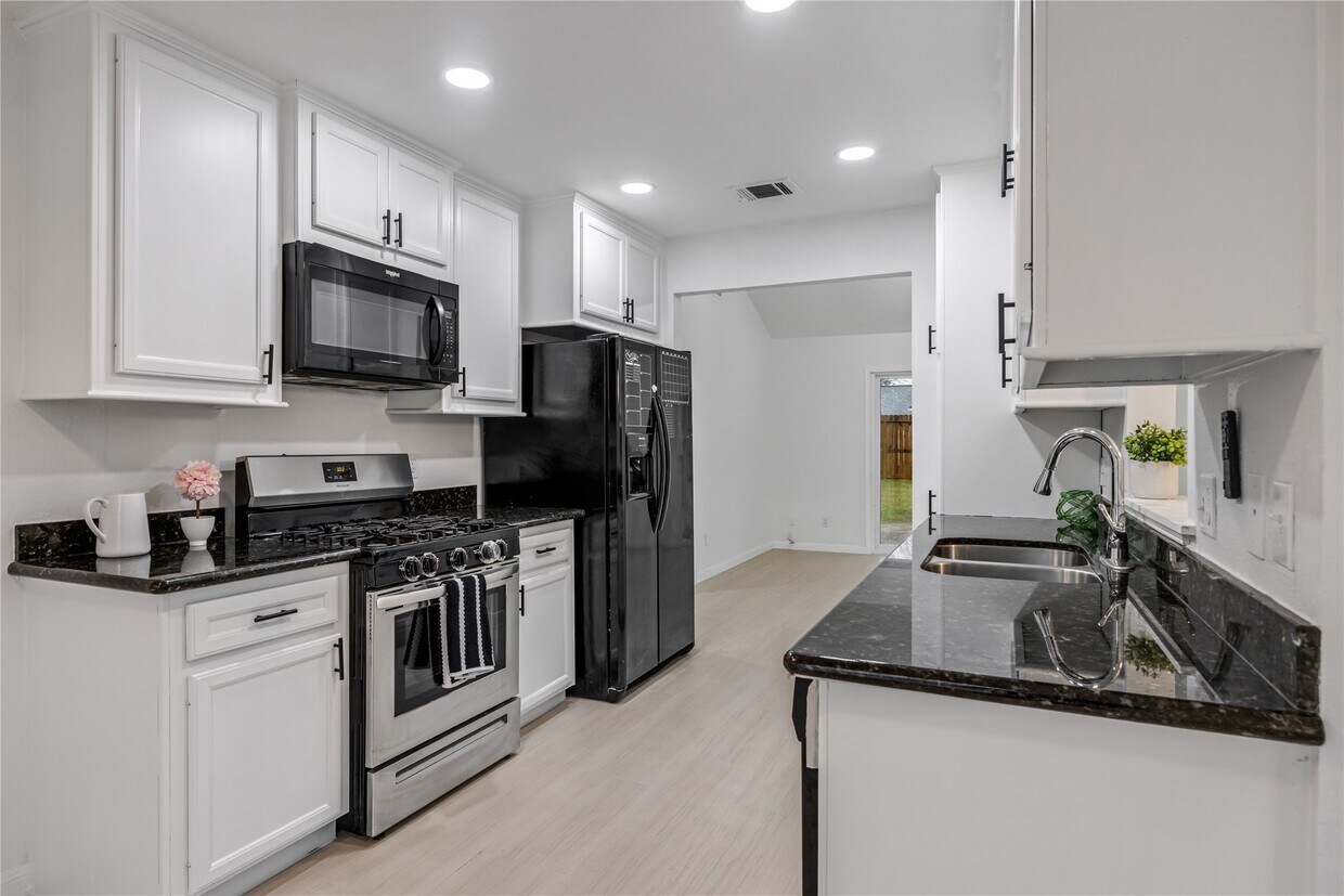 Foto principal - 2407 Tinechester Dr