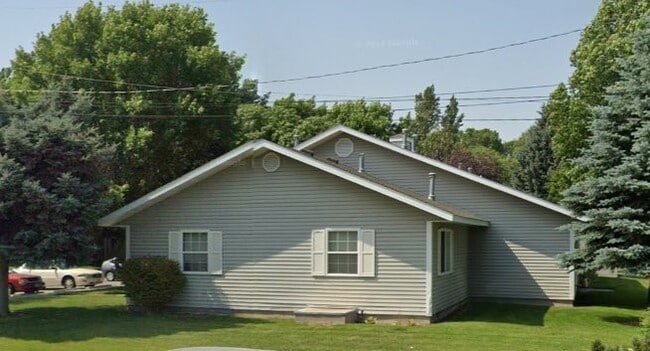 Building Photo - 343 W Pine St