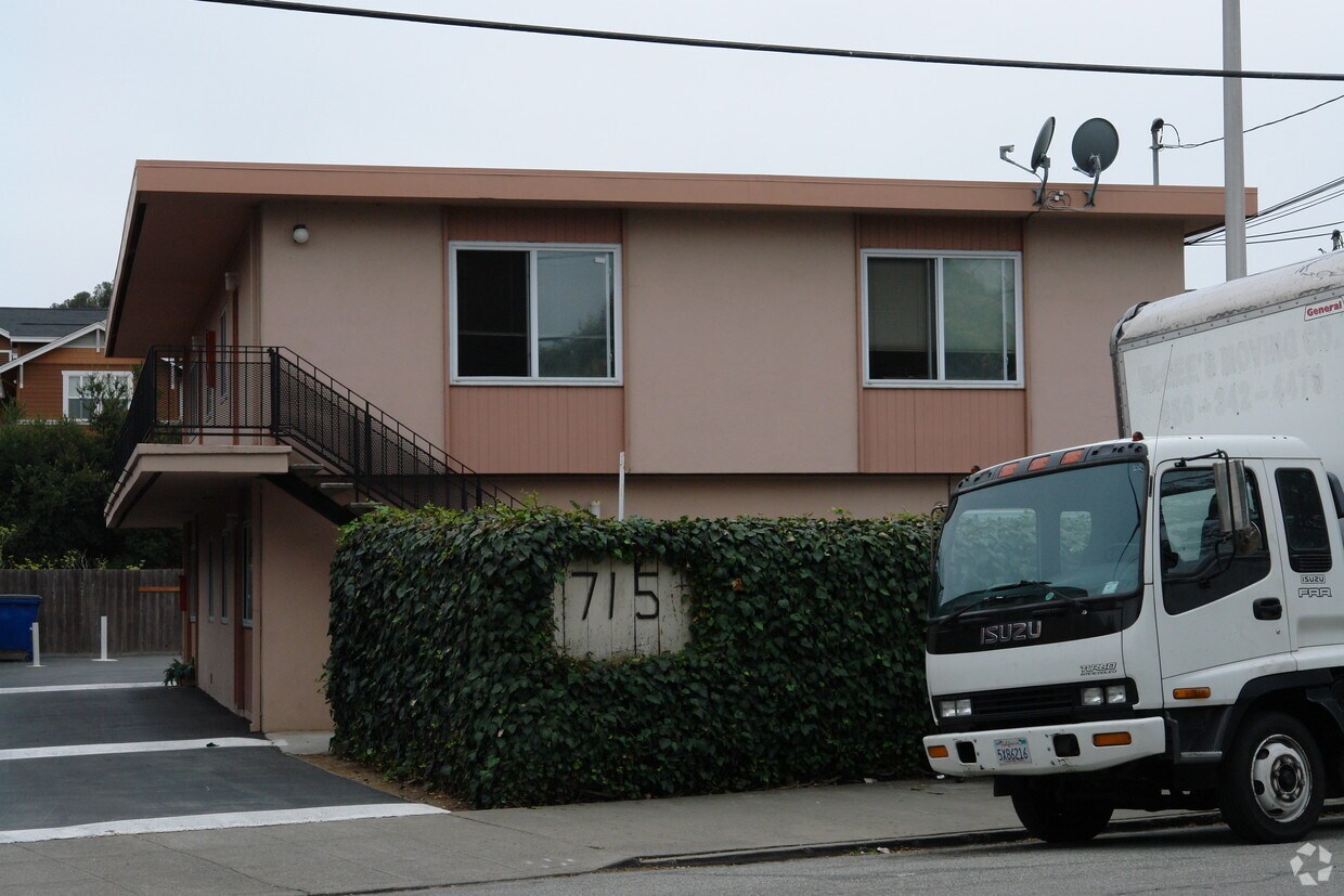 Foto principal - 715 Woodside Way