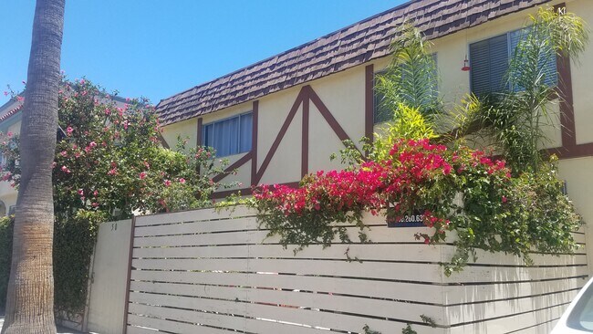 Foto del edificio - 50 Rose Ave