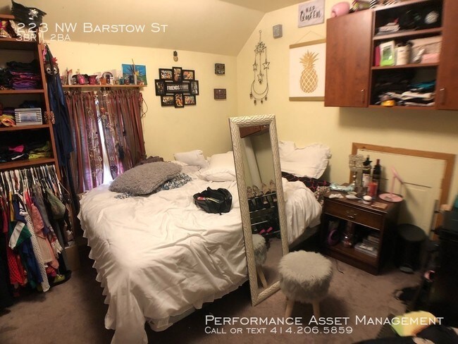 Building Photo - 223 NW Barstow St
