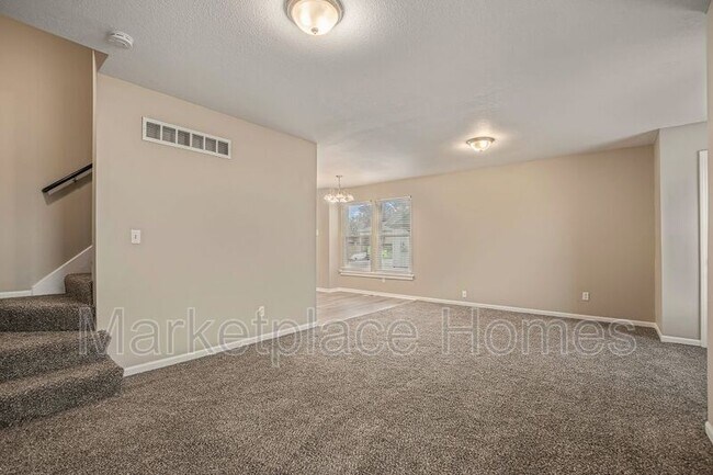 Foto del edificio - 21543 S Peculiar Dr