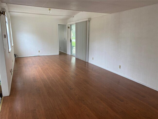 Foto del edificio - 26143 Rose Ln