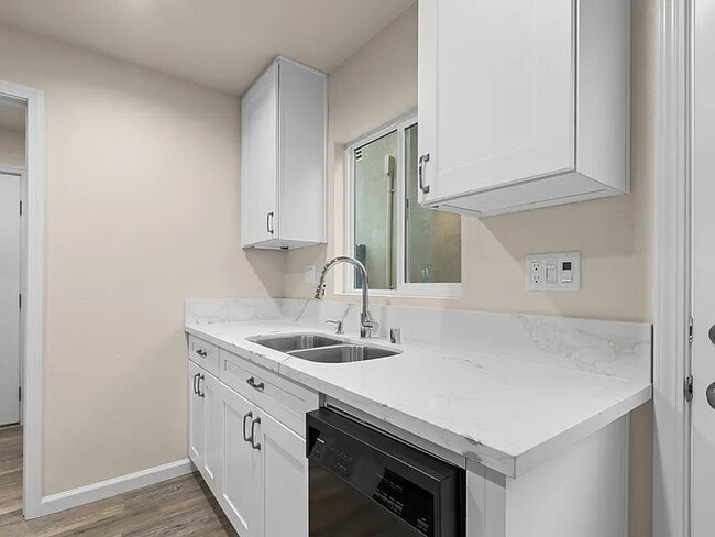 Building Photo - 1032 Pendegast St