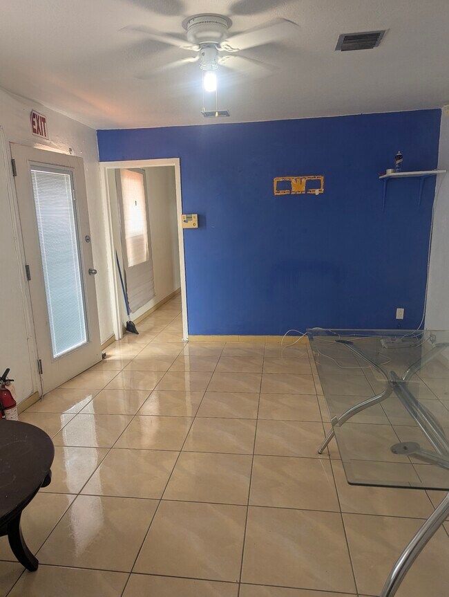 Foto del edificio - 17900 NW 2nd Ave